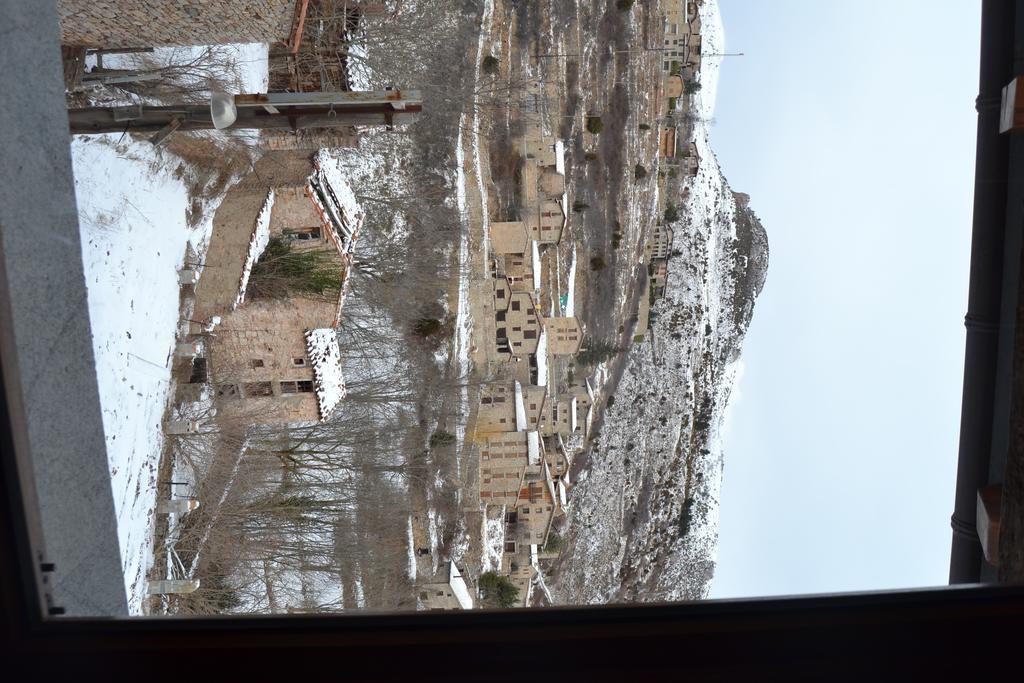 Hostal La Muntanya Кастелар де Н'Хуг Екстериор снимка